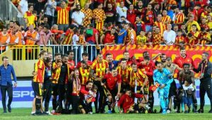 Göztepe, taraftarıyla futbolcusuyla kenetlendi