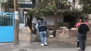 İzmir'de cinayet... Eski eşinin birlikte yaşadığı adamı bıçakladı!