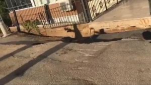 İzmir'de faciadan dönüldü... Bir araç göçük altında kaldı!