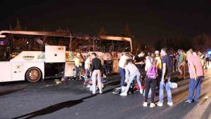 İzmir'de otobüs yandı... Yolcular kurtarıldı!