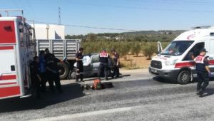 İzmir'de otomobil TIR'a çarptı... Sürücü hayatını kaybetti!