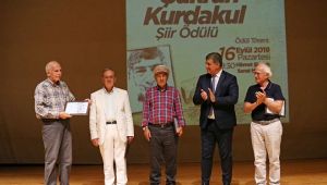 Karşıyaka'da şiir ödülleri sahiplerini buldu