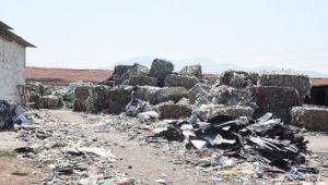 Kemalpaşa'daki plastik atıklar izinli çıktı!