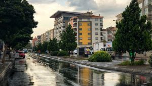 Sağanak yağış İzmir'i etkisi altına aldı!