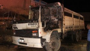 Torbalı'da park halindeki kamyon alev aldı