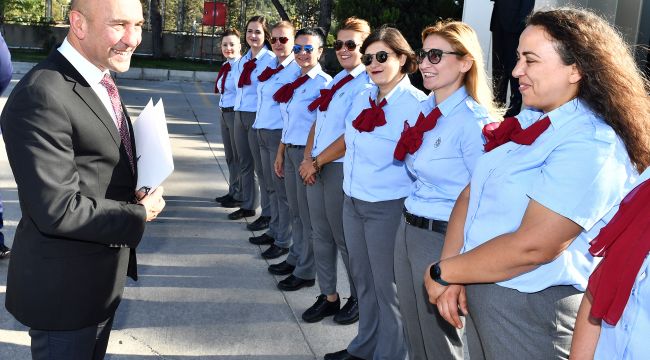 Tunç Soyer İzmir'in kadın şoförlerini tebrik etti!