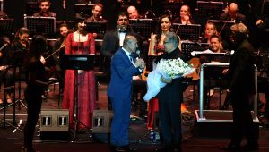 Başkan Soyer'den Zülfü Livaneli'ne anlamlı teşekkür