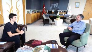 Bayraklı'da liseli öğrenciden sosyal sorumluluk projesi