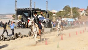 Bornova'da at yarışı heyecanı