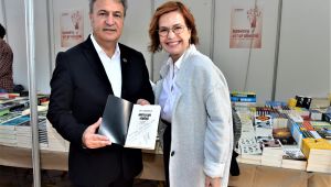 Bornova Kitap Günleri'nde Hale Caneroğlu'na yoğun ilgi