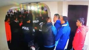 Erzurumspor - Altınordu maçında flaş olay! Murat Uçar, Hüseyin Eroğlu'na saldırdı...