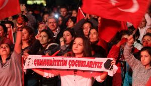 Gaziemir'de Haluk Leventli Cumhuriyet coşkusu