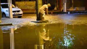 İzmir’de gece sağanak yağış etkili oldu