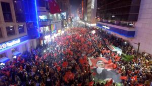 Karşıyaka'da Cumhuriyet coşkuyla kutlandı