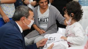 Başkan Batur çocuklara moral ziyaretinde