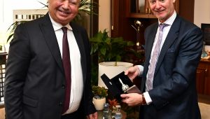 Finlandiya Büyükelçisi İzmir Büyükşehir Belediyesi'ni ziyaret etti