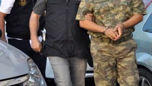 İzmir'de FETÖ operasyonu: Gözaltı listesinde albaylar da var