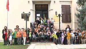 Karşıyaka'nın çocukları Atatürk'ün izinde