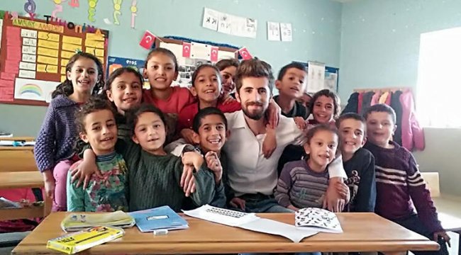 Öğrencileri için İzmir'den Bitlis'e yardım köprüsü kurdu