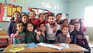 Öğrencileri için İzmir'den Bitlis'e yardım köprüsü kurdu