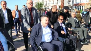 Başkan Oran’dan anlamlı davranış Tekerlekli sandalye ile gezdi