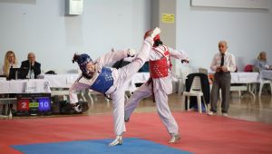 Bayraklıda tekvando şöleni