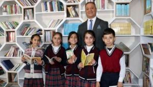 Emekli astsubay, köy çocuklarına kütüphane yaptırdı: 'Tunç Soyer üç maaşını bağışladı'