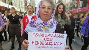 İzmir’de yüzlerce kadından Las Tesis protestosu