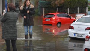 İzmir yağışa teslim