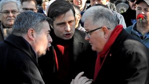 Çeşme'de Uğur Mumcu için duygusal anma