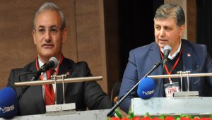 CHP Karşıyaka'da gergin kongre Tugay ve Akpınar karşı karşıya geldi