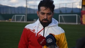 Göztepe'nin teknik patronu Palut: "Son 10 hafta hedefimiz belirlenir"