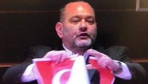 Irkçı vekilden Türk Bayrağı'na küstah saldırı!