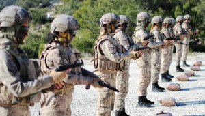 Türkiye'nin ilk kadın Jandarma Komando Astsubayları İzmir'de eğitim görüyor