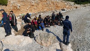 İzmir’de ölüme yolculuğa çıkan 171 göçmen yakalandı