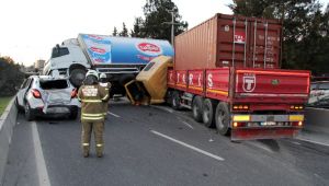 İzmir'de zincirleme kaza: 1'i ağır 6 yaralı