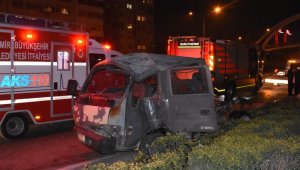 İzmir'de zincirleme kaza: 2'si ağır 3 yaralı
