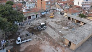Menemen Belediyesi Üretici Köylü Pazarı için kolları sıvadı