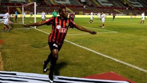 Menemenspor'da hedef Sissoko!
