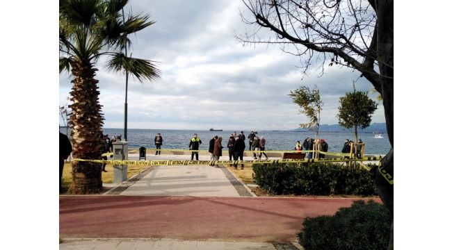 Parkta eşini vurdu, başında bekledi
