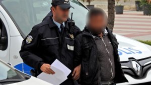 156 yıl 117 ay hapis cezası bulunan cezaevi firarisi Çeşme'de yakalandı