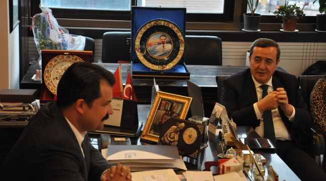 Başkan Batur'dan Konak ilçe başkanlığına sürpriz ziyaret! "Artık hedefimiz yüzde 70'tir"