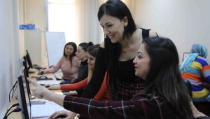 Bayraklı’da bilgisayar kursları büyük ilgi görüyor