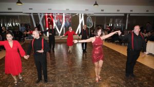 Bayraklı’da “Sevgililer Günü” kutlandı