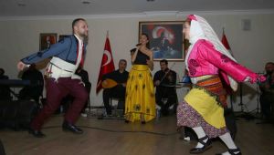 Bayraklı’da türkü gecesi