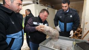 Buca’da tavuk döner operasyonu: 3 ton sağlıksız et imha edildi