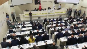 Büyükşehir Meclisi'nde AKP'den skandal açıklama! Büyükyıldız "Kadınlara seçme ve seçilme hakkını AKP verdi"