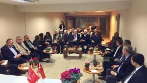 CHP İzmir'de Yücel ve ilçe başkanları bir araya geldi! "İlçeler ve Büyükşehir arası kopuk"