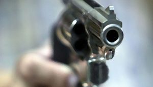 İzmir’de kahvehanede silahlı dehşet: 2 yaralı