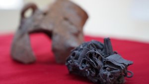 İzmir'de yaklaşık 4 bin 500 yıllık gümüş takı bulundu